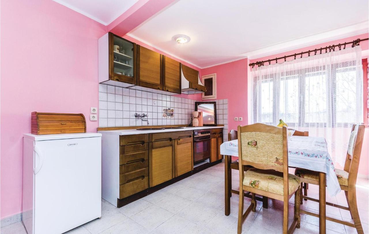 Cozy Apartment In Vrsar With Kitchen Экстерьер фото