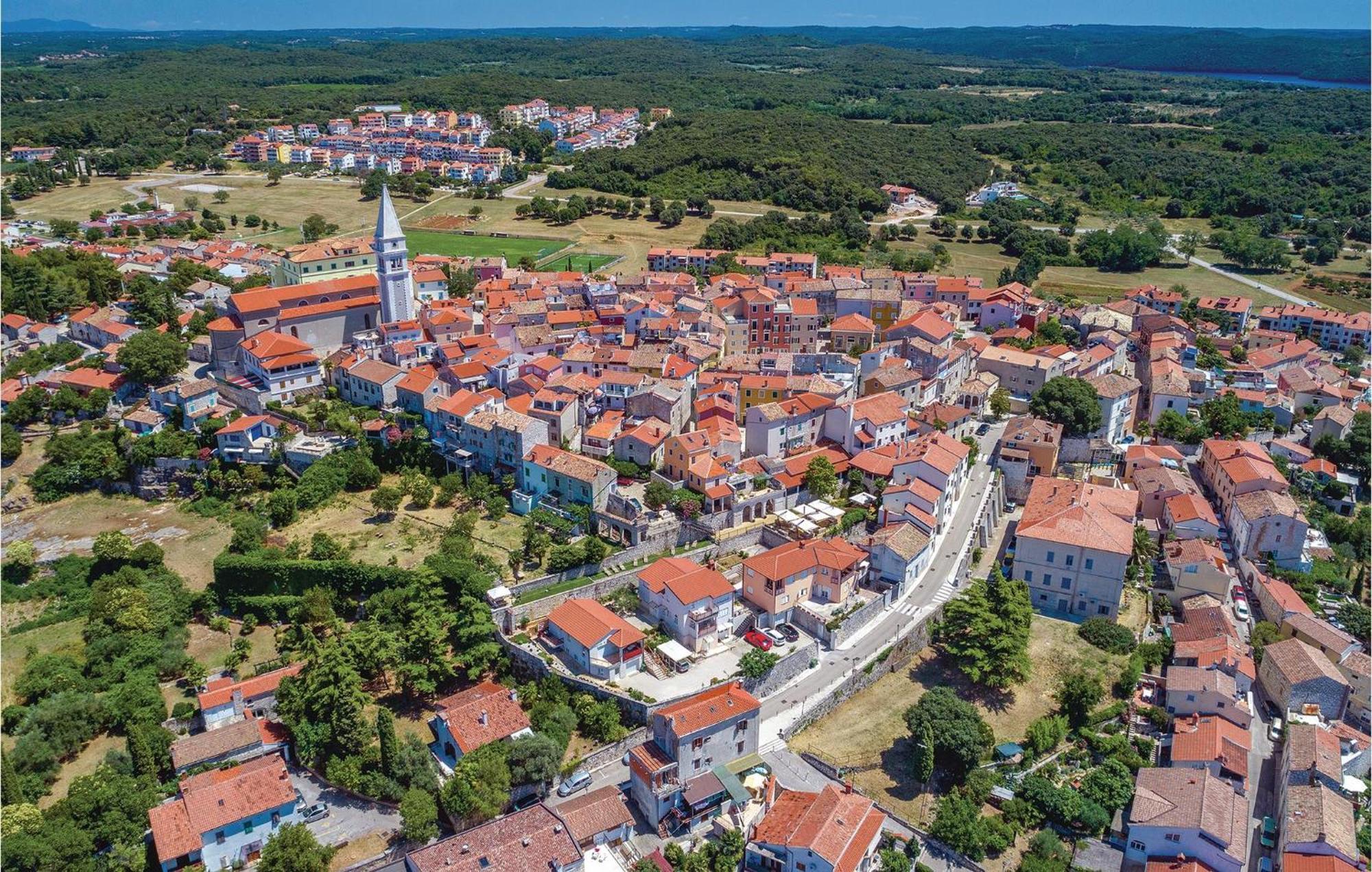 Cozy Apartment In Vrsar With Kitchen Экстерьер фото