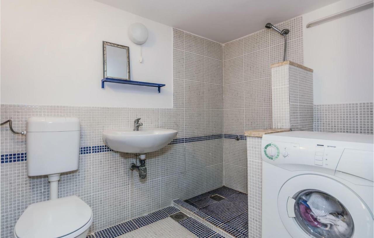 Cozy Apartment In Vrsar With Kitchen Экстерьер фото