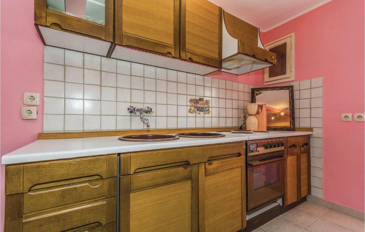 Cozy Apartment In Vrsar With Kitchen Экстерьер фото